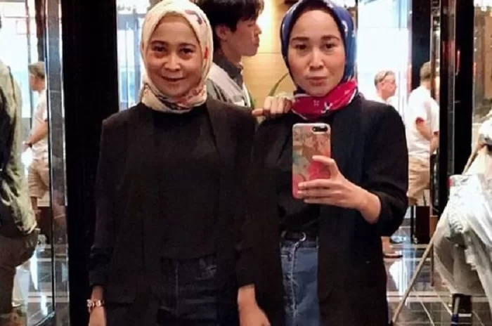 Si Kembar tersangka penipuan, Rihana dan Rihani. (Instagram.com/@kasusiphonesikembar) 
