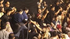 Menteri Pertahanan Prabowo Subianto menghadiri Konser 3 Dekade Perjalanan Cinta Ari Lasso, Jakarta, Sabtu malam, 8 Juli 2023. (Dok. Tim Media Prabowo Subianto)