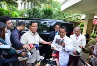 Menteri Pertahanan (Menhan) RI Prabowo Subianto menerima kunjungan silaturahmi pengacara kondang Hotman Paris Hutapea. (Dok. Tim Media Prabowo) 
