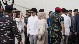 Sederet artis ternama dan pegiat media sosial turut menyaksikan pelepasan kapal rumah sakit TNI KRI dr. Radjiman Wedyodiningrat 992.. (Instagram.com/@attahalilintar)