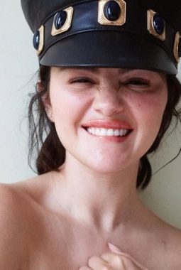 Kalender Paris Hilton Ungkap Satu Petunjuk Pernikahan Selena Gomez